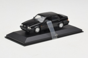 Alfa Romeo 75 3.0 V6 Svart Minichamps 1:43 403120463 Metall — bild 2 av 4
