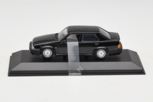 Alfa Romeo 75 3.0 V6 Svart Minichamps 1:43 403120463 Metall