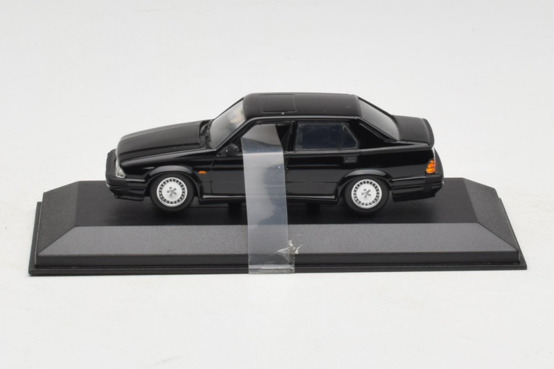 Alfa Romeo 75 3.0 V6 Svart Minichamps 1:43 403120463 Metall
