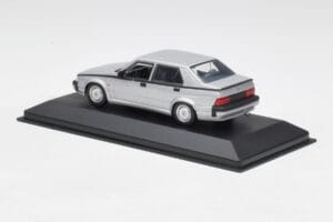 Alfa Romeo 75 3.0 V6 Silver Minichamps 1:43 400120461 Metall — bild 3 av 4
