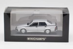 Alfa Romeo 75 3.0 V6 Silver Minichamps 1:43 400120461 Metall — bild 4 av 4
