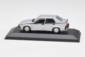 Alfa Romeo 75 3.0 V6 Silver Minichamps 1:43 400120461 Metall