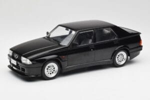 Alfa Romeo 75 Turbo Evoluzione Svart MCG 1:18 MCG18429 Metall