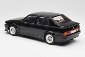 Alfa Romeo 75 Turbo Evoluzione Svart MCG 1:18 MCG18429 Metall — bild 5 av 6