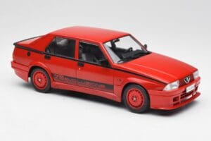 Alfa Romeo 75 Turbo Evoluzione Röd MCG 1:18 MCG18428 Metall — bild 4 av 6