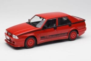 Alfa Romeo 75 Turbo Evoluzione Röd MCG 1:18 MCG18428 Metall