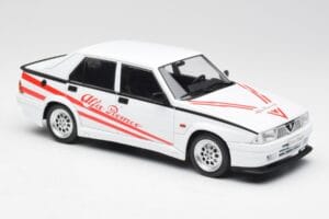 Alfa Romeo 75 Turbo Evoluzione Vit MCG 1:18 MCG18430 Metall — bild 4 av 6