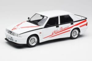 Alfa Romeo 75 Turbo Evoluzione Vit MCG 1:18 MCG18430 Metall
