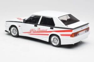 Alfa Romeo 75 Turbo Evoluzione Vit MCG 1:18 MCG18430 Metall — bild 5 av 6