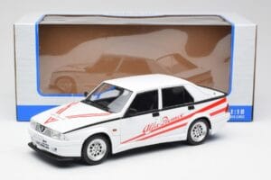 Alfa Romeo 75 Turbo Evoluzione Vit MCG 1:18 MCG18430 Metall — bild 6 av 6