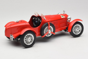 Alfa Romeo 8C 2300 Monza Röd Bburago 1:18 3014 Metall — bild 2 av 6