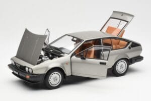 Alfa Romeo Alfetta GTV 2.0 Grå Metallic AUTOart 1:18 70147 Metall — bild 2 av 8