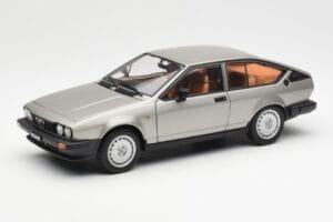 Alfa Romeo Alfetta GTV 2.0 Grå Metallic AUTOart 1:18 70147 Metall