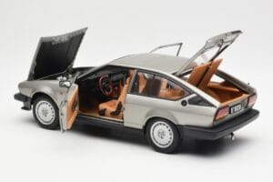 Alfa Romeo Alfetta GTV 2.0 Grå Metallic AUTOart 1:18 70147 Metall — bild 5 av 8