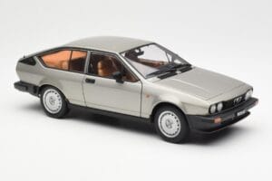 Alfa Romeo Alfetta GTV 2.0 Grå Metallic AUTOart 1:18 70147 Metall — bild 6 av 8