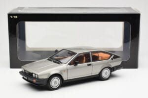 Alfa Romeo Alfetta GTV 2.0 Grå Metallic AUTOart 1:18 70147 Metall — bild 8 av 8