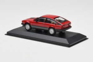 Alfa Romeo Alfetta GTV6 Röd Minichamps 1:43 400120140 Metall — bild 3 av 4