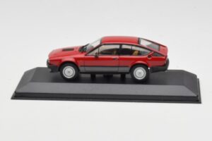Alfa Romeo Alfetta GTV6 Röd Minichamps 1:43 400120140 Metall