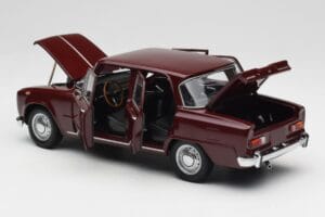 Alfa Romeo Giulia 1300 Mörkröd Minichamps 1:18 180120906 Metall — bild 5 av 8
