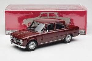 Alfa Romeo Giulia 1300 Mörkröd Minichamps 1:18 180120906 Metall — bild 8 av 8