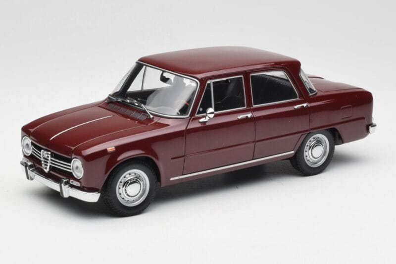 Alfa Romeo Giulia 1300 Mörkröd Minichamps 1:18 180120906 Metall