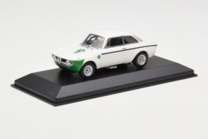 Alfa Romeo Giulia 1300 GTA Junior Vit Minichamps 1:43 400120601 Metall — bild 2 av 3