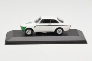 Alfa Romeo Giulia 1300 GTA Junior Vit Minichamps 1:43 400120601 Metall