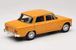 Alfa Romeo Giulia 1300 Super Orange Minichamps 1:18 180120900 Metall — bild 3 av 8
