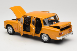 Alfa Romeo Giulia 1300 Super Orange Minichamps 1:18 180120900 Metall — bild 5 av 8
