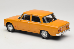 Alfa Romeo Giulia 1300 Super Orange Minichamps 1:18 180120900 Metall — bild 7 av 8