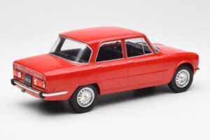Alfa Romeo Giulia Nuova Super Röd MCG 1:18 MCG18145 Metall — bild 2 av 6