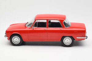 Alfa Romeo Giulia Nuova Super Röd MCG 1:18 MCG18145 Metall — bild 3 av 6