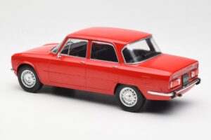 Alfa Romeo Giulia Nuova Super Röd MCG 1:18 MCG18145 Metall — bild 5 av 6