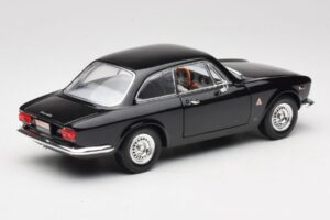 Alfa Romeo Giulia Sprint GTA Svart Road Signature 1:18 92348 Metall — bild 3 av 8