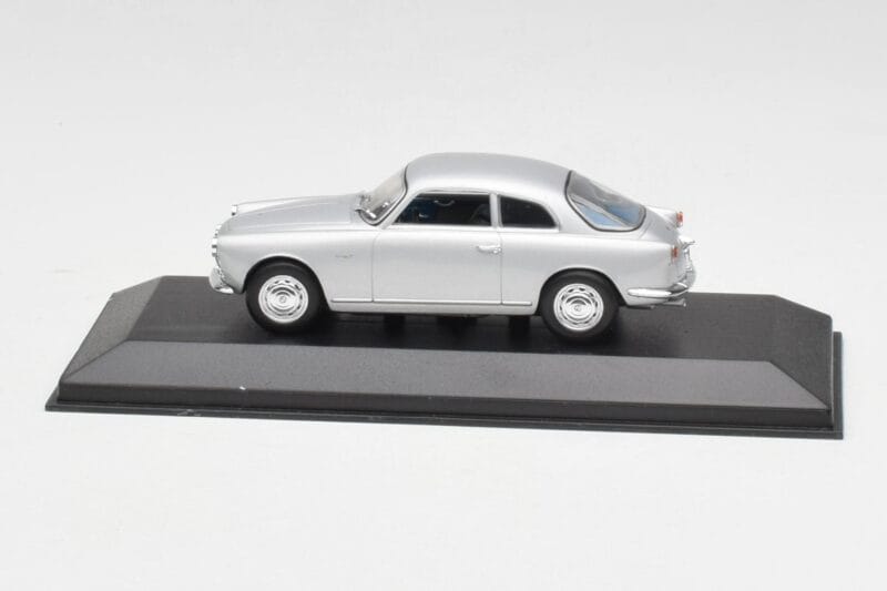 Alfa Romeo Giulietta Sprint Silver Minichamps 1:43 400120400 Metall