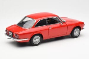 Alfa Romeo GT 1300 Junior LHD Röd AUTOart 1:18 70131 Metall — bild 3 av 8