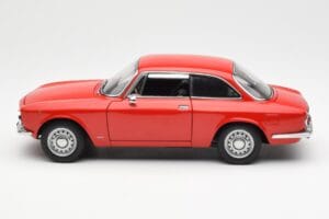 Alfa Romeo GT 1300 Junior LHD Röd AUTOart 1:18 70131 Metall — bild 4 av 8
