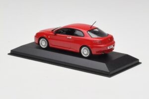 Alfa Romeo GT Alfa Röd Minichamps 1:43 400120321 Metall — bild 3 av 4