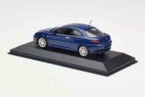 Alfa Romeo GT Dark Blue Metallic Minichamps 1:43 400120326 Metall — bild 3 av 4