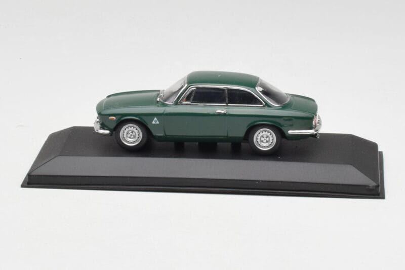 Alfa Romeo Giulia GTA 1300 Junior Grön Minichamps 1:43 ALFA010 Metall