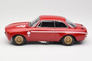 Alfa Romeo GTA 1300 Junior Röd Minichamps 1:18 155120020 Metall — bild 3 av 6
