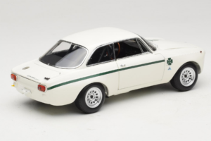 Alfa Romeo GTA 1300 Junior Vit Minichamps 1:18 100120501 Metall — bild 3 av 8