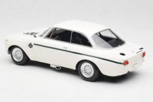 Alfa Romeo GTA 1300 Junior Vit Minichamps 1:18 155120021 Metall — bild 5 av 6