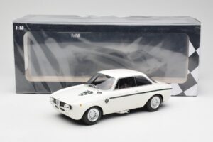 Alfa Romeo GTA 1300 Junior Vit Minichamps 1:18 155120021 Metall — bild 6 av 6