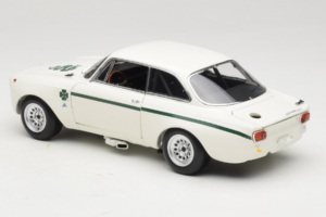 Alfa Romeo GTA 1300 Junior Vit Minichamps 1:18 100120501 Metall — bild 7 av 8