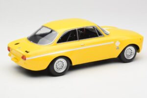 Alfa Romeo GTA 1300 Junior Gul Minichamps 1:18 155120024 Metall — bild 3 av 6