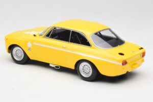 Alfa Romeo GTA 1300 Junior Gul Minichamps 1:18 155120024 Metall — bild 4 av 6