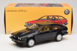 Alfa Romeo GTV6 2.5 Svart Laudoracing-Models 1:18 LM110C Metall — bild 6 av 6