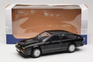 Alfa Romeo GTV6 Svart Solido 1:18 S1802302 Metall — bild 8 av 8