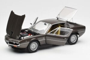 Alfa Romeo Montreal Brun Metallic AUTOart 1:18 70173 Metall — bild 2 av 8